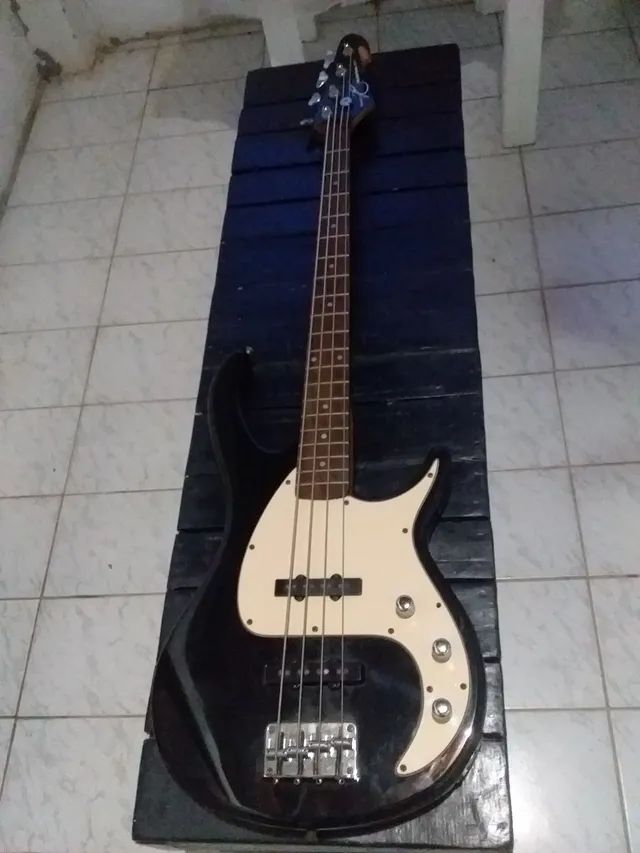 Baixo Peavey 4 cordas