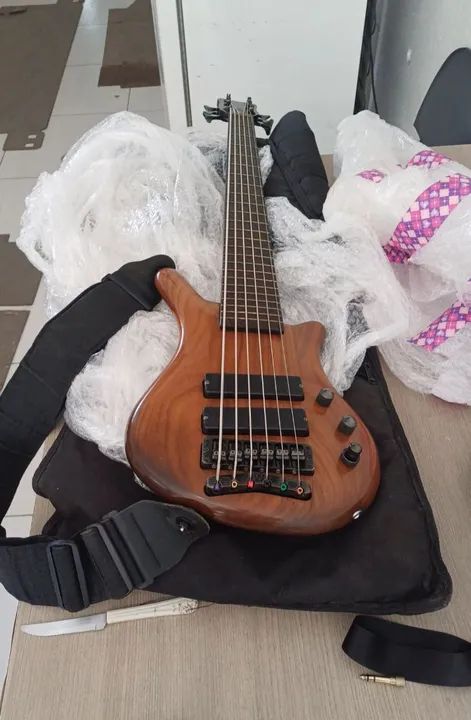 Baixo Warwick Thumb Bolt On 6 cordas  - Foto 6