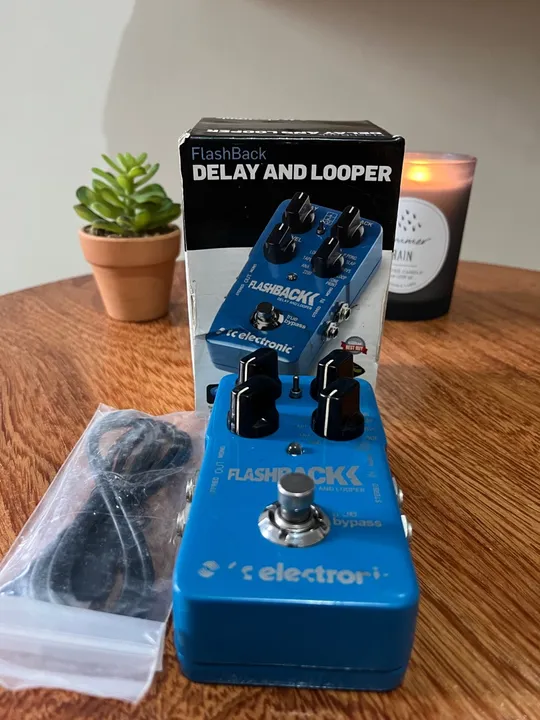 Pedal de Efeito Flashback Delay and Looper