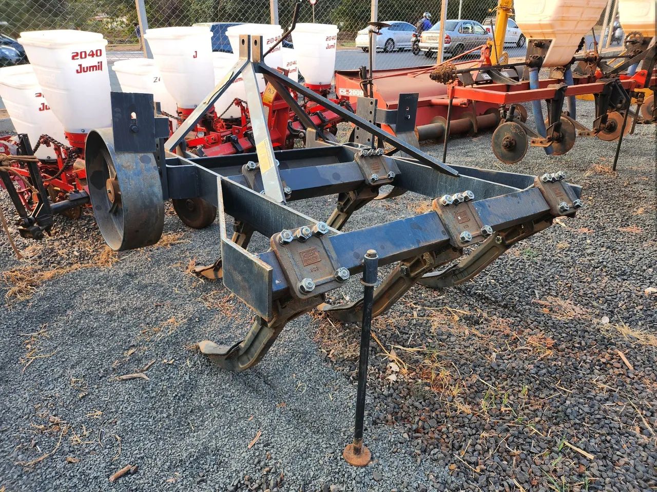 Arado Subsolador 5 hastes BALDAN - Foto 2