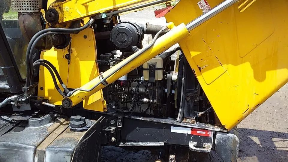 Retroescavadeira Randon com implemento - Foto 3