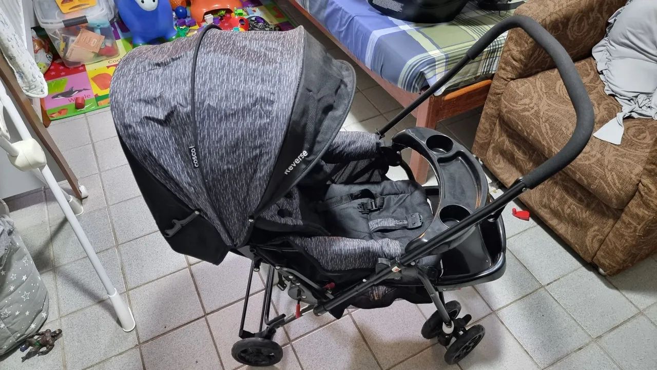Carrinho de Bebê Reverse Cosco Preto