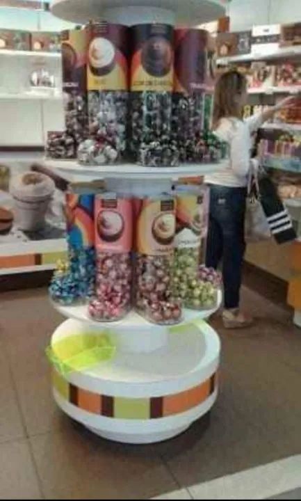 Móvel expositor giratório 