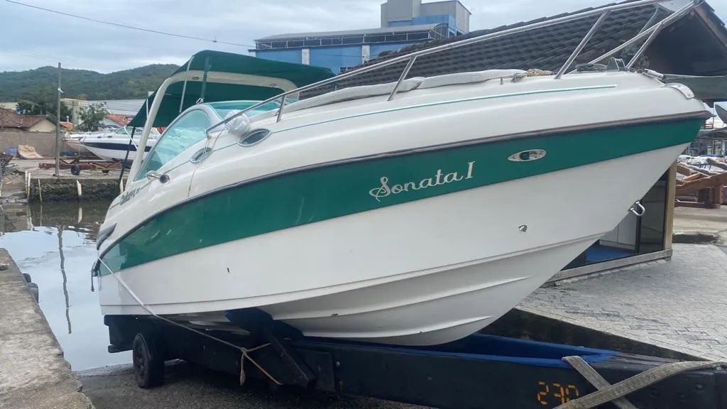 Lancha impecável para momentos inesquecíveis!