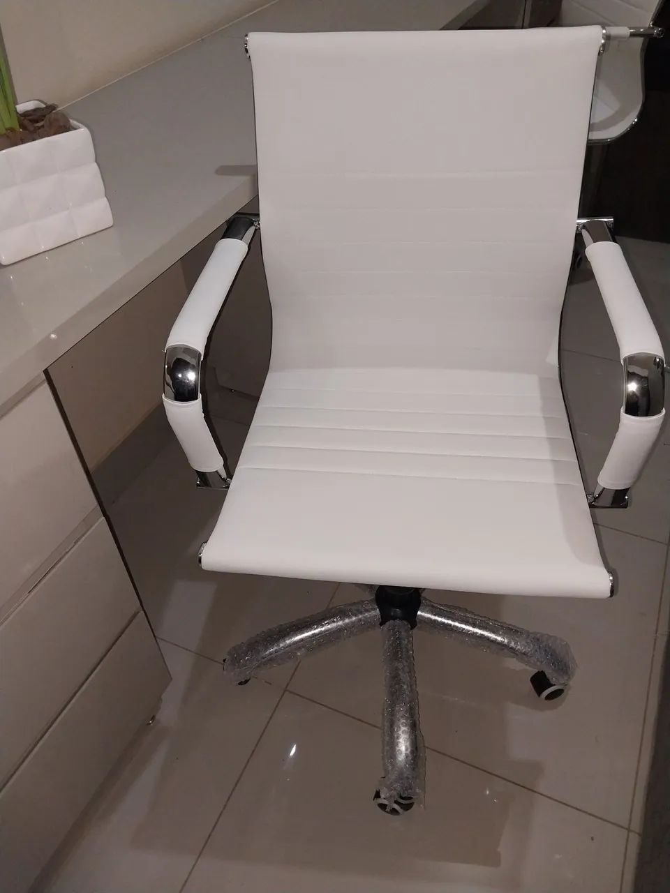 CADEIRA  DE ESCRITÓRIO  NOVA ( ÚLTIMAS  UNIDADES) - Foto 3