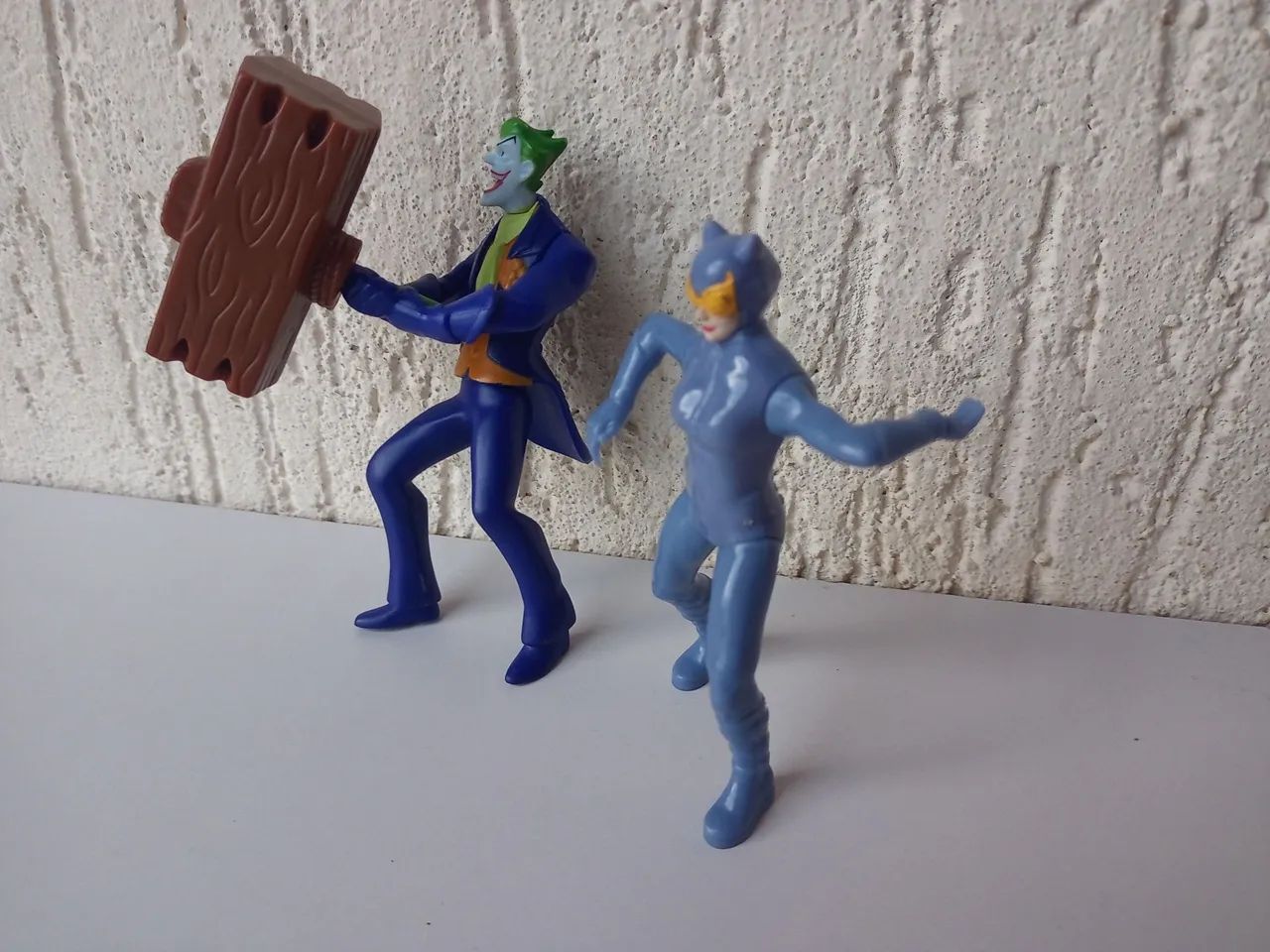 Bonecos Batman: Coringa e Mulher-Gato - Foto 2