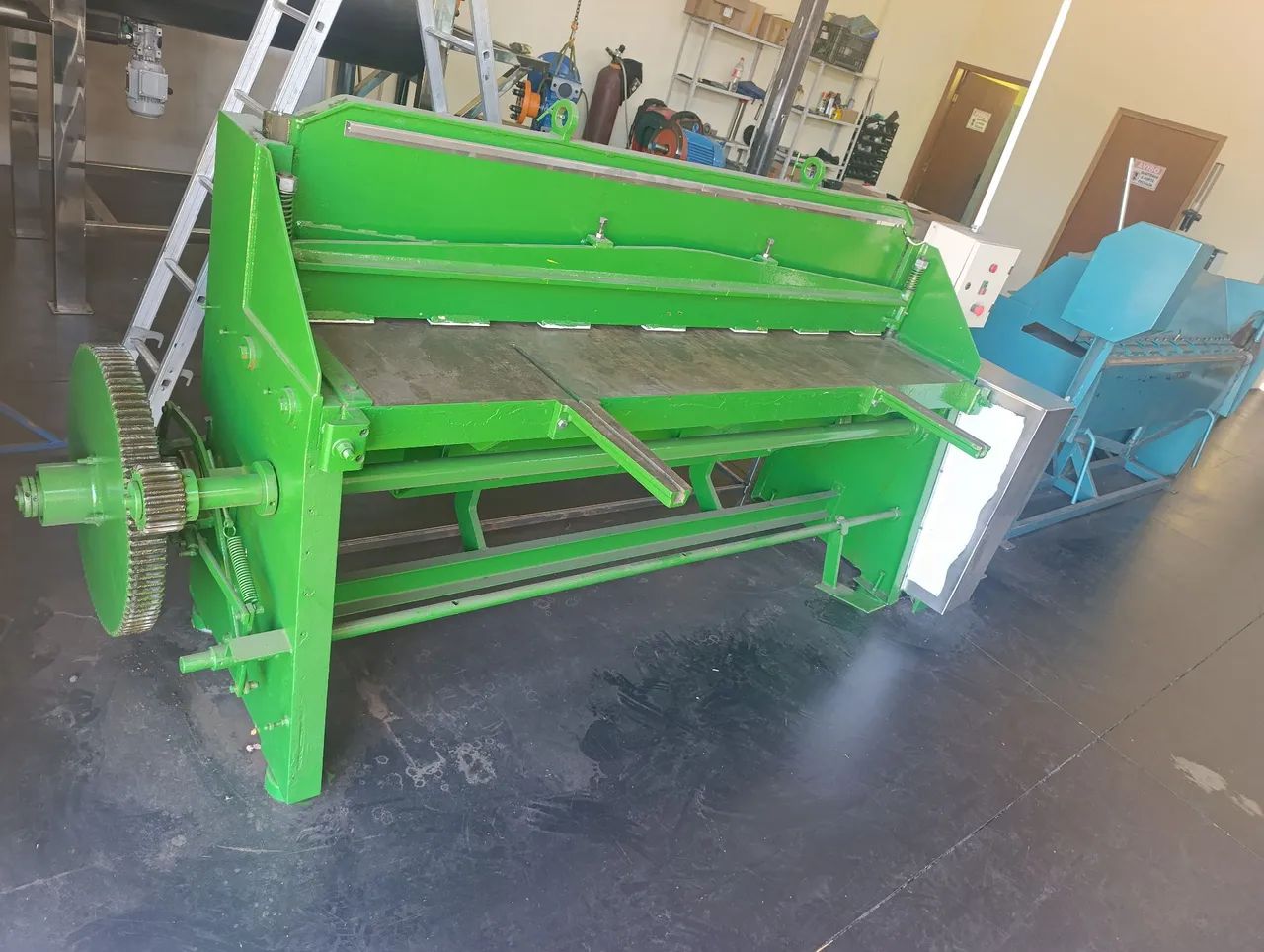 Guilhotina modelo IMAG 2m. Corta 1,5 no inox.2,5 no carbono usado. - Foto 4