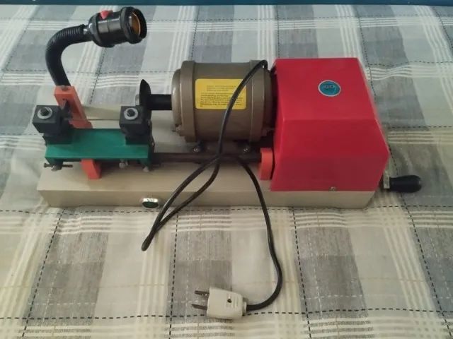 MÁQUINA COPIADORA DE CHAVES YALE 220V ELÉTRICA E MANUAL