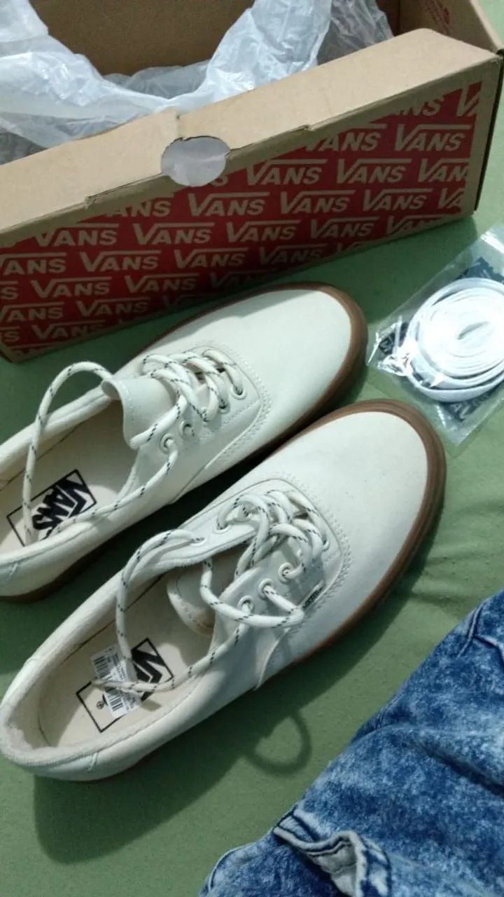 Tênis Vans bege 