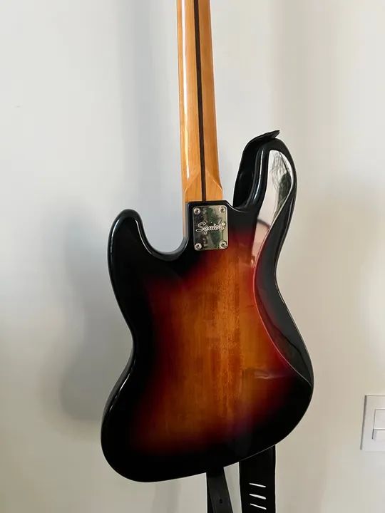 Baixo Fender Squier Jazz Bass Sunburst - Foto 2