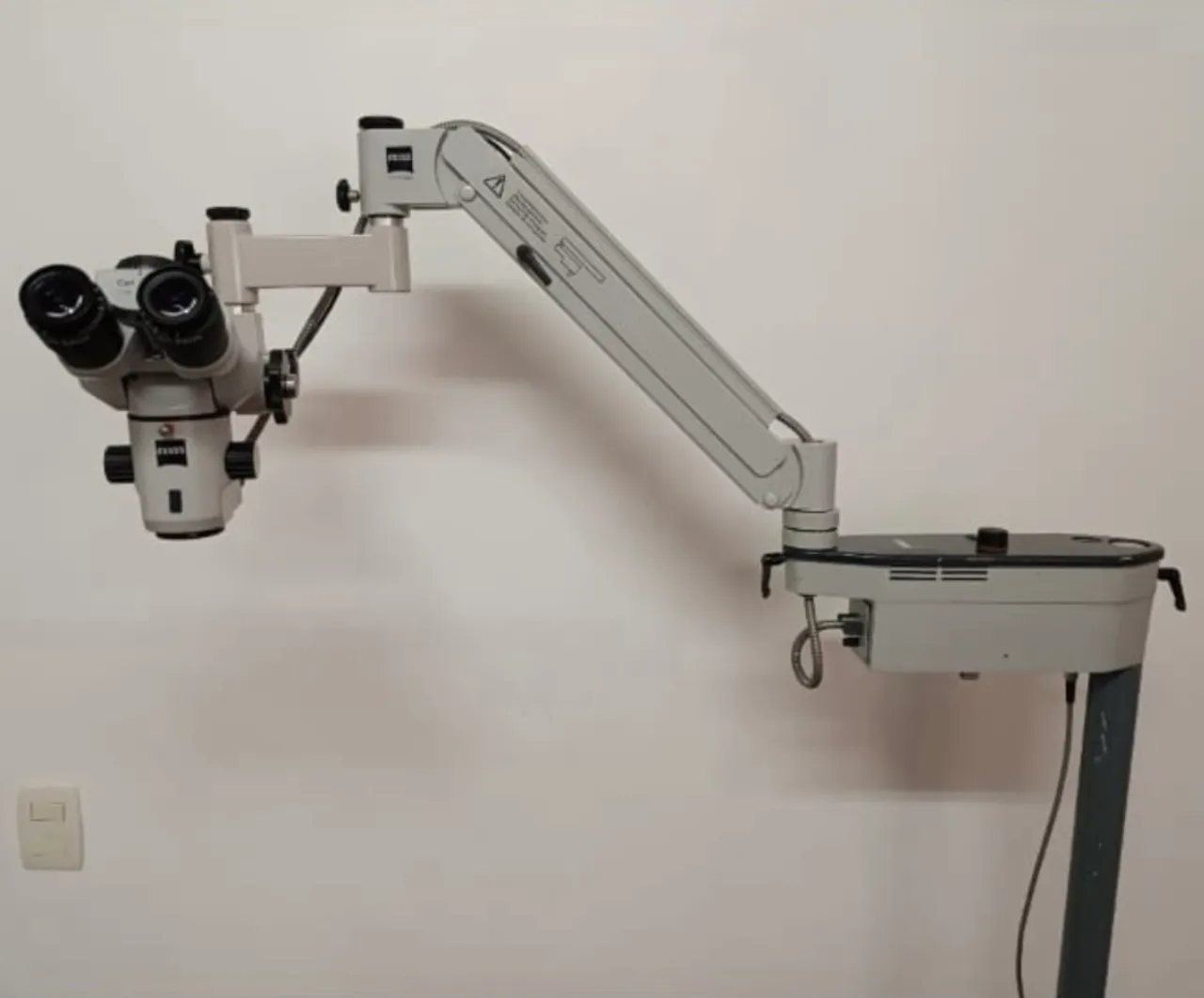 Microscópio Cirúrgico Zeiss