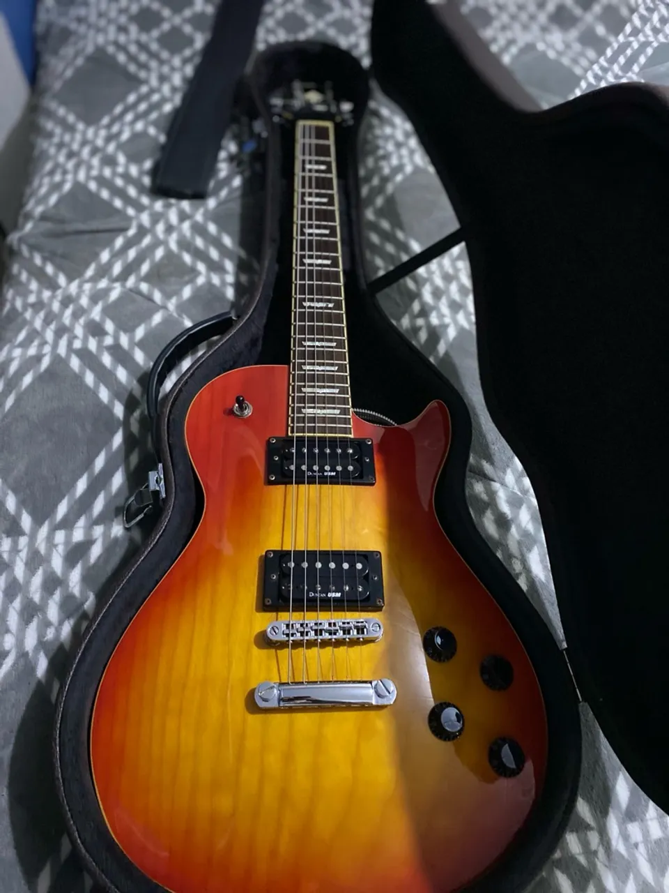 Guitarra Washburn Les Paul
