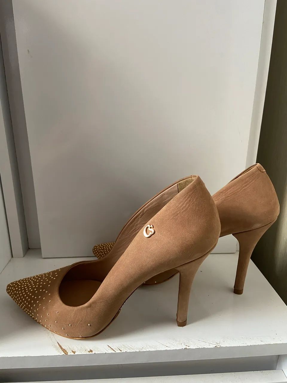 Salto bege com strass - Foto 3