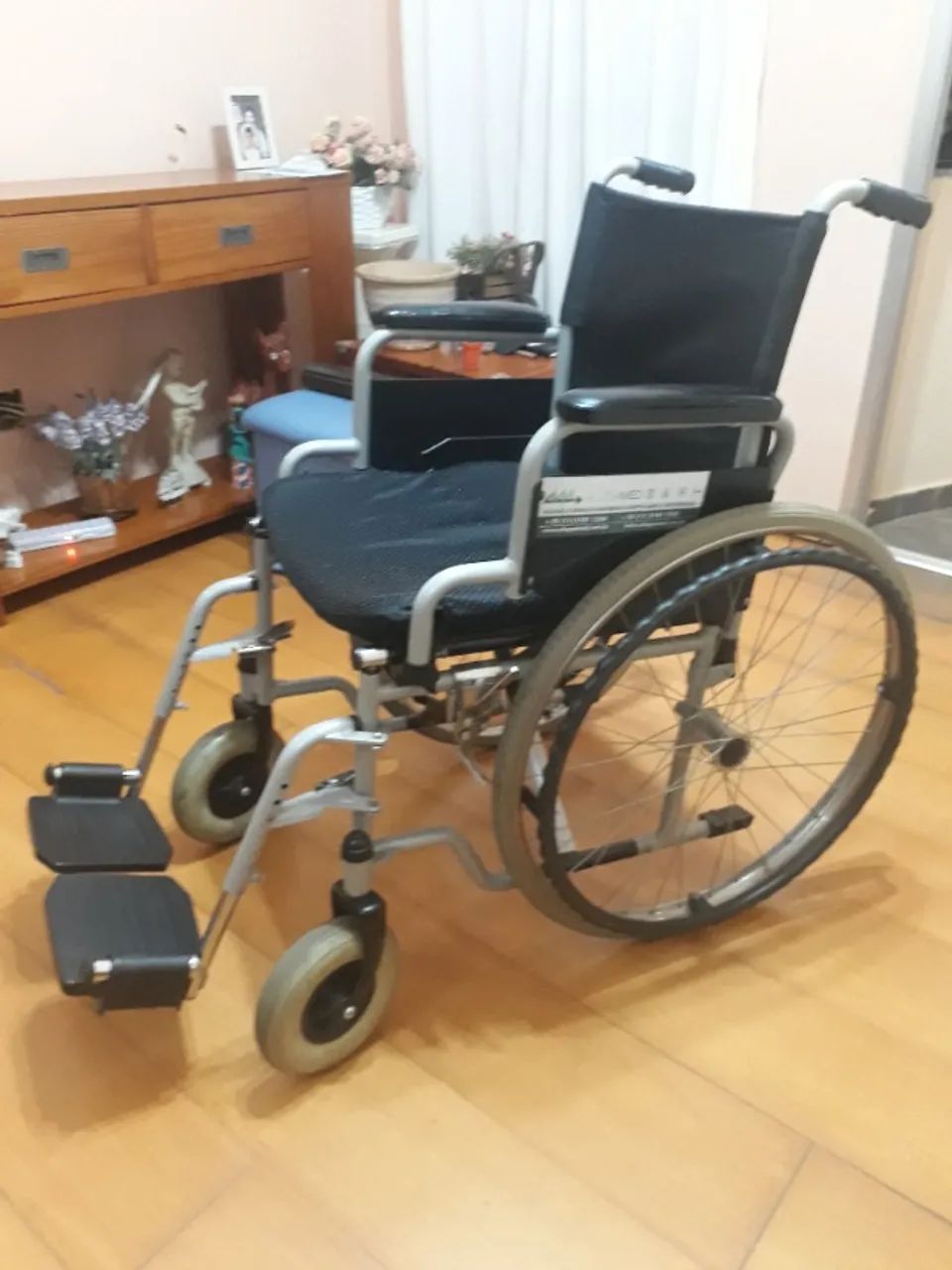 Cadeira de Rodas Compacta e Confortável - Foto 6