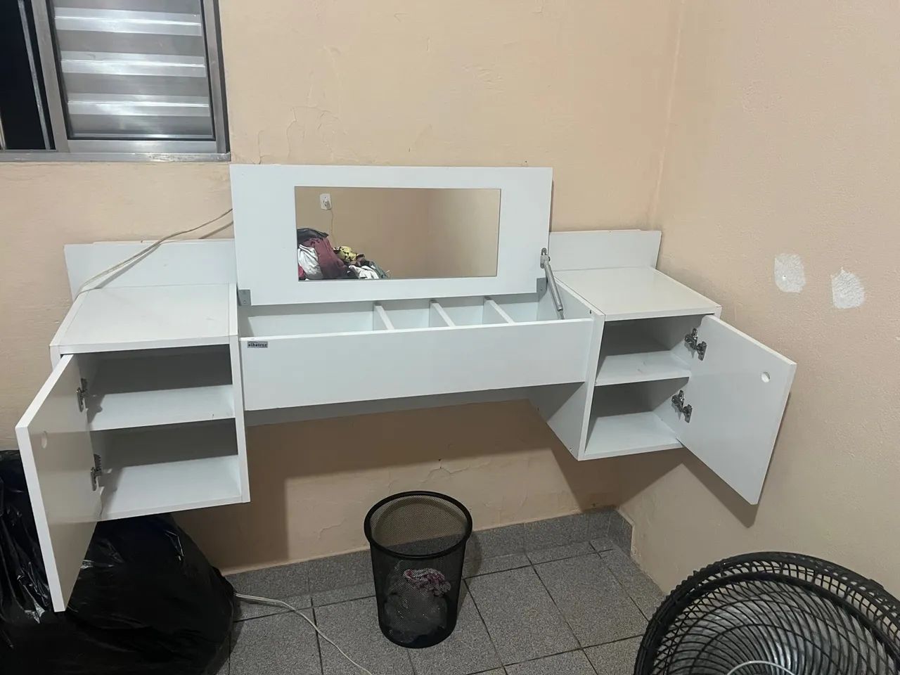 Penteadeira branca com espelho e Portas - Foto 2