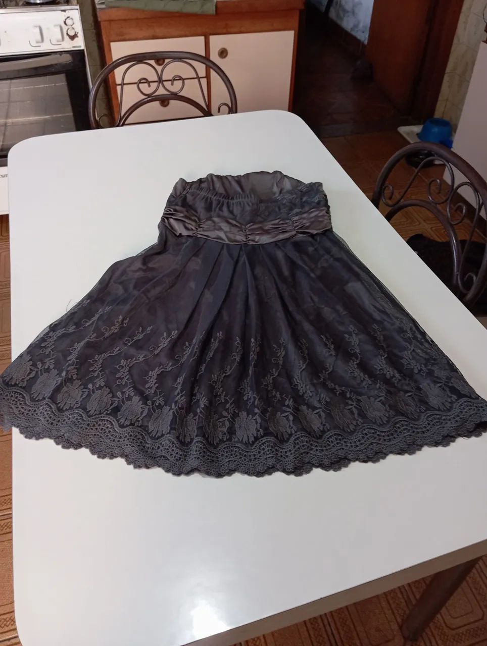 Vestido Preto Festa com Renda Delicada - Foto 5