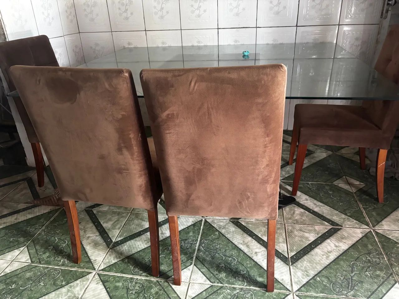 Conjunto de mesa de jantar com tampo de vidro e cadeiras - Foto 3
