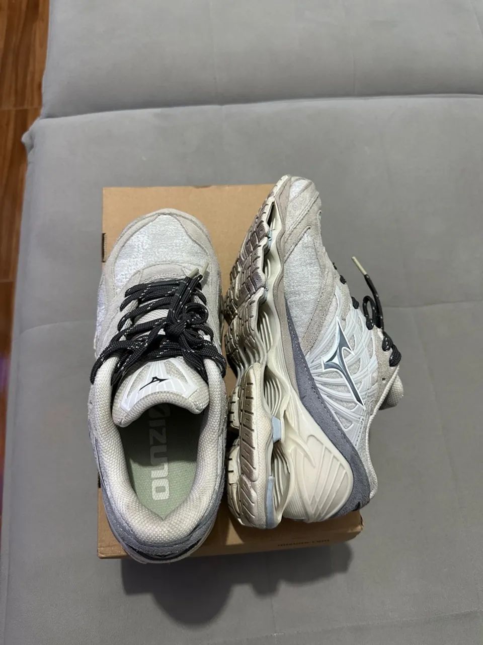 Tênis Mizuno Wave Prophecy LS - Bege - Foto 4