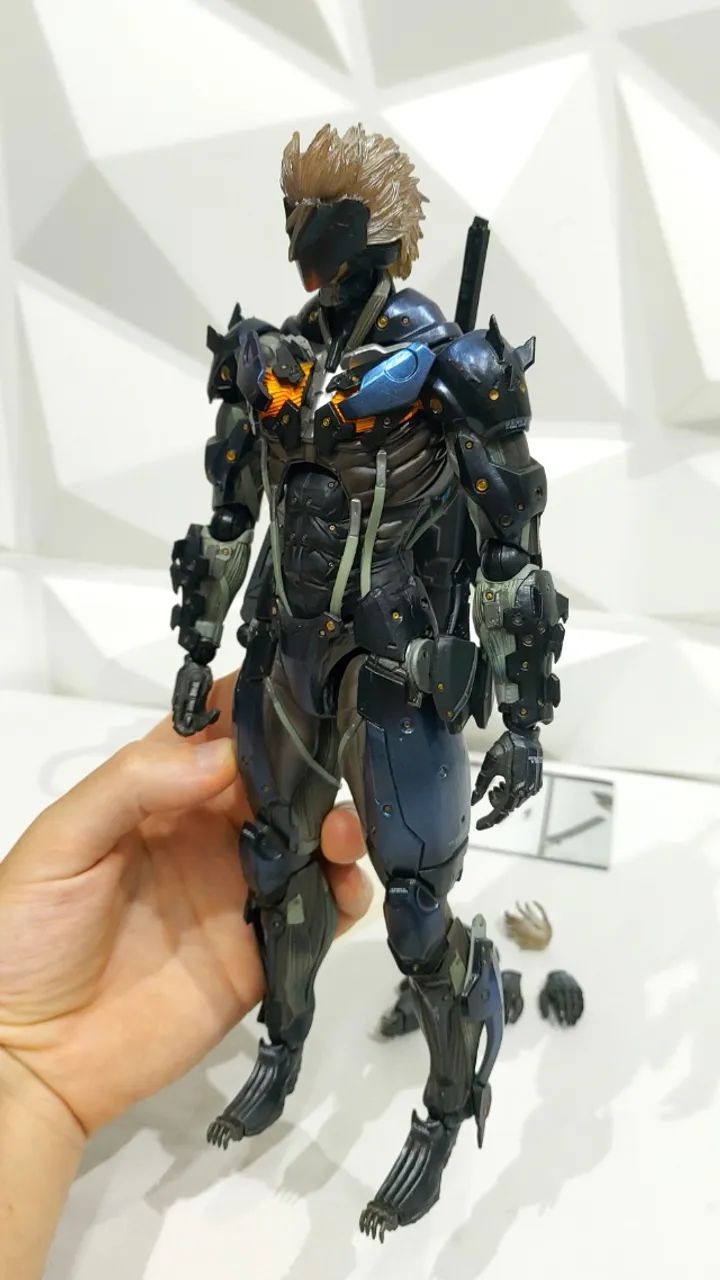 Play Arts Kai Metal Gear Rising 2 Raiden Blue E White Ver