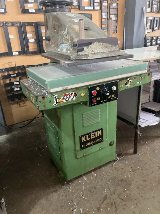 BALANCIM DE CORTE HIDRÁULICO - KLEIN - 22 TON. 