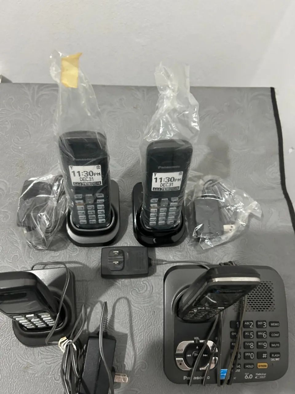 Telefones sem fio Panasonic - 4 unidades - acompanha as baterias e tem sec. eletrônica. - Foto 2