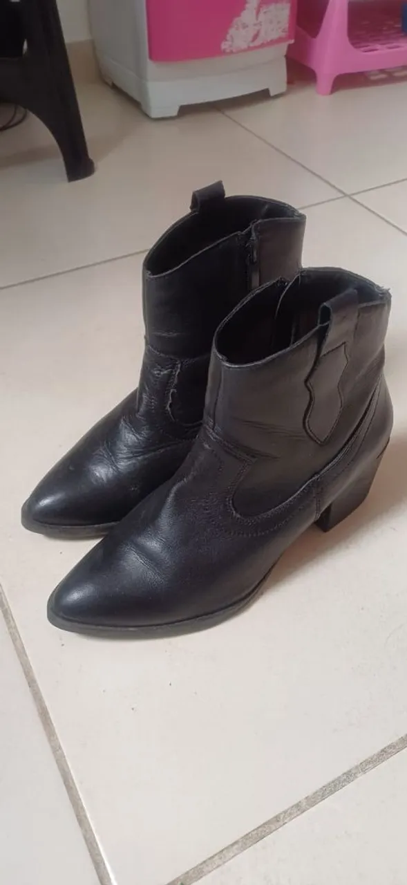 Botas de couro pretas - elegantes e estilosas