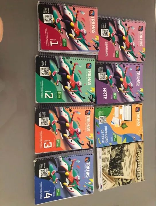 Vende-se um kit de livros da editora trilha do 9 ano