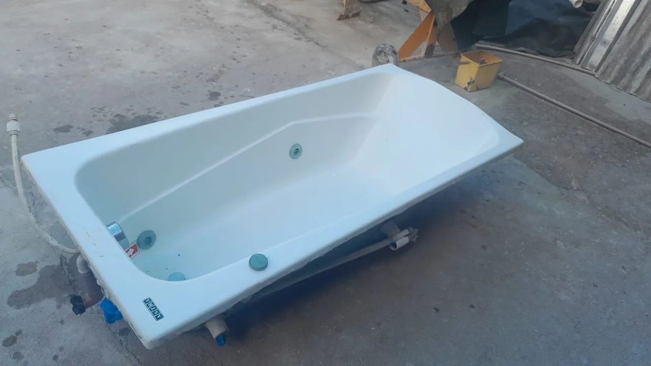 Banheira de hidromassagem ( bem conservada )64840810910723120