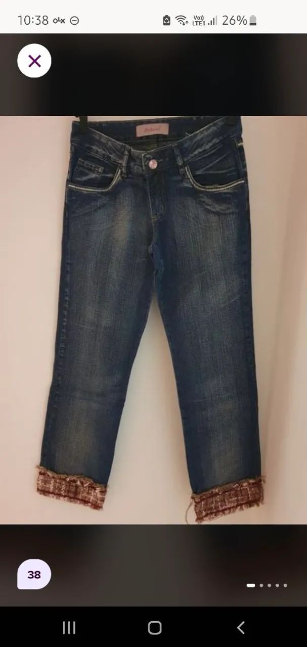 Calça Jeans capri com Detalhe 