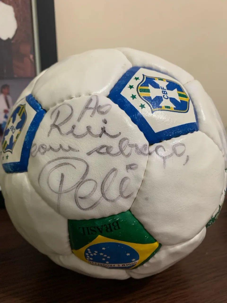Bola de Futebol autografada pelo PELÉ  - Foto 2