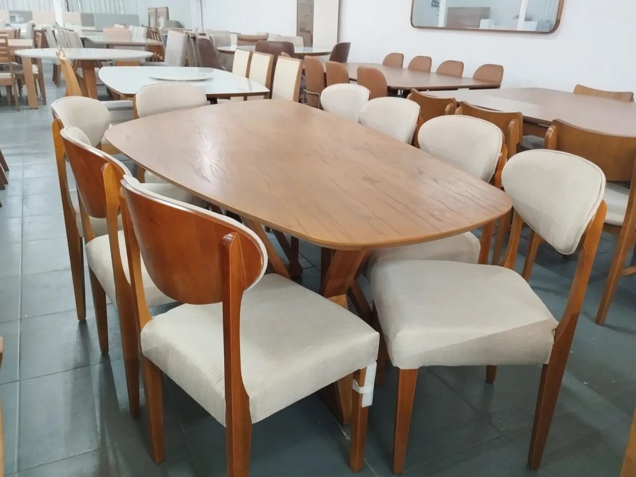 Mesa de Jantar em Madeira Maciça - 8 Cadeiras - Foto 4