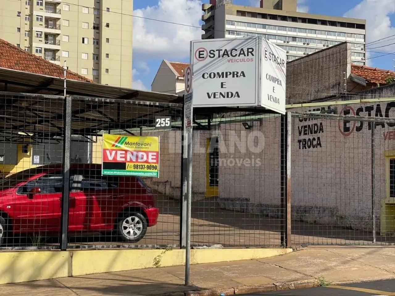 Locação de Comercial / Garagem na cidade de Araraquara