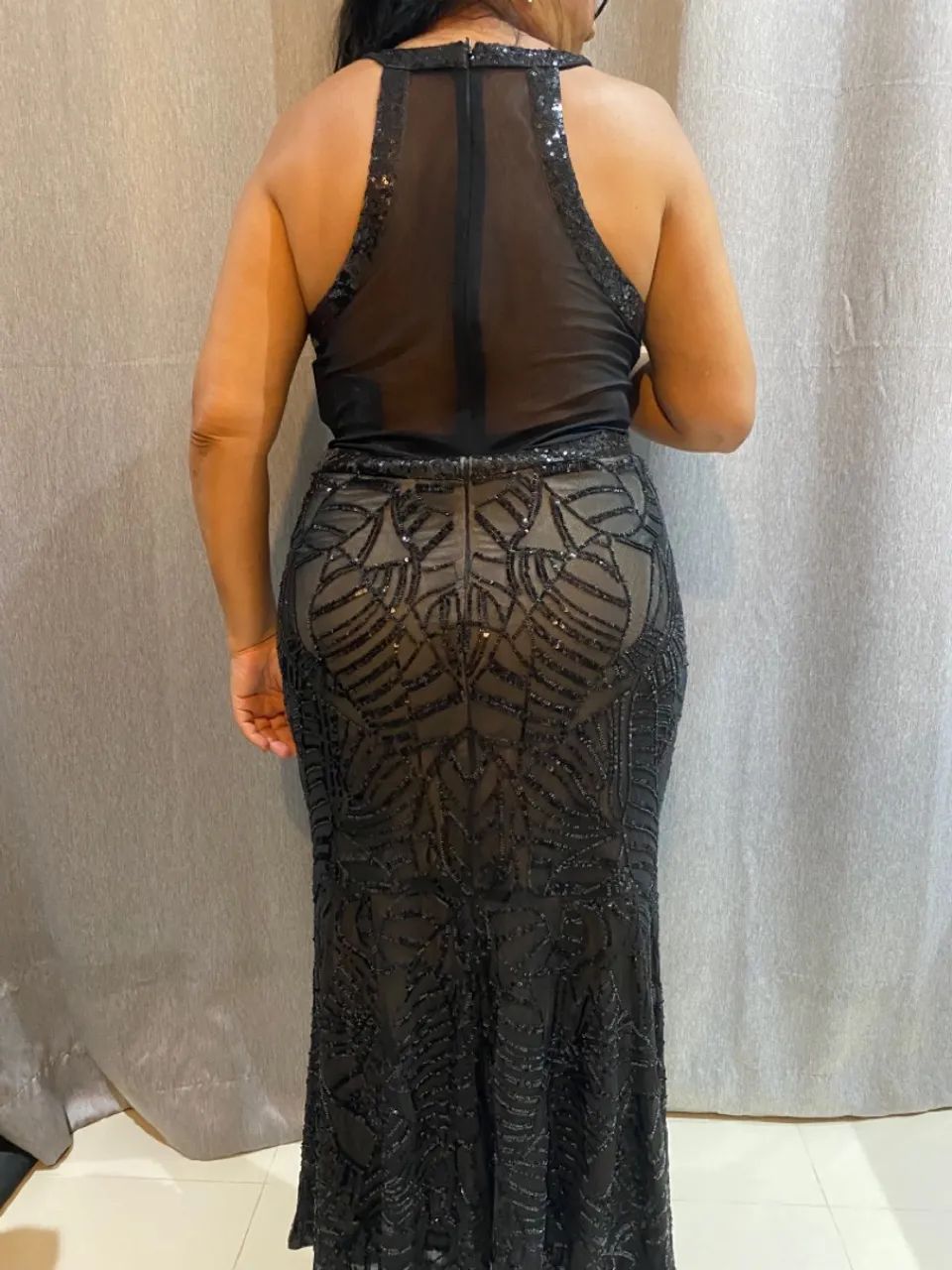 Vestido preto de lantejoulas - midi - esporte fino