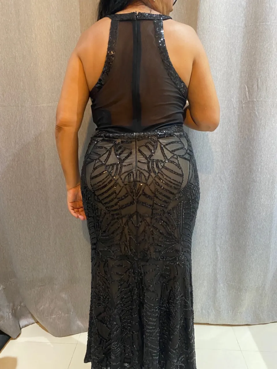 Vestido preto de lantejoulas - midi - esporte fino