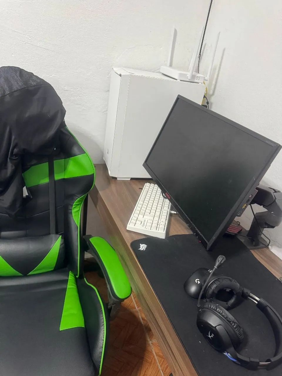 PC GAMER I7 13700F + 4060TI 32GB RAM 240hz