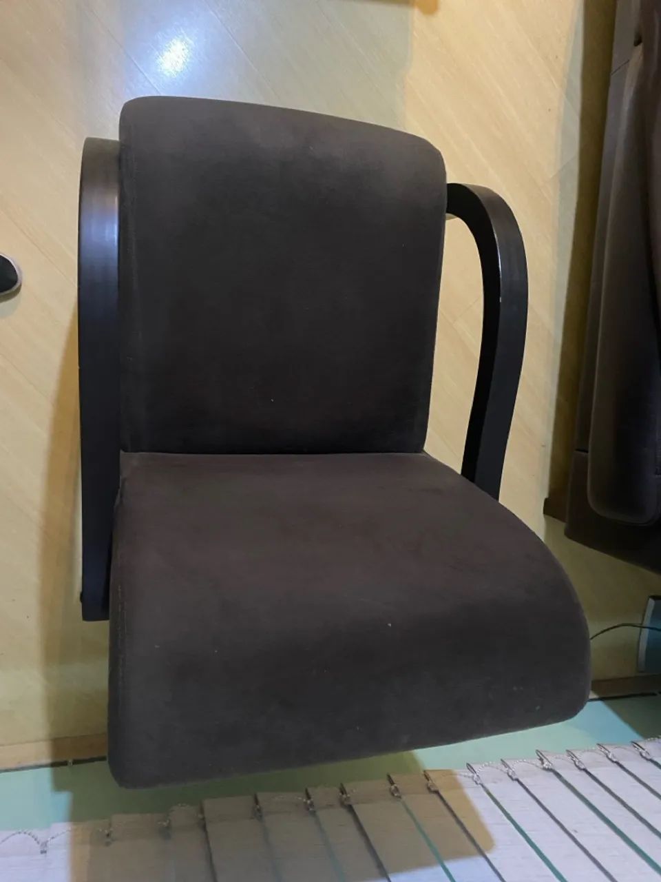 Poltrona Elegante e Confortável