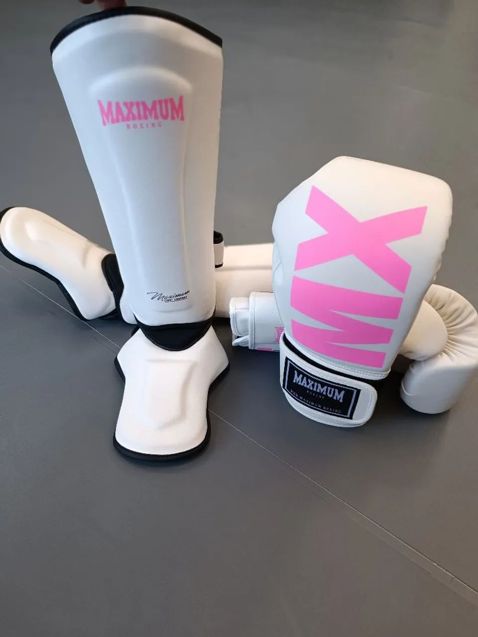 Kit de Muay Thai: Luvas e Caneleiras e Bandagem 5mt Maximum Boxing,   - Foto 4