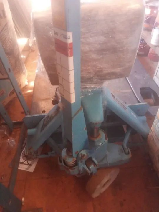 Paleteira com balança Paletrans