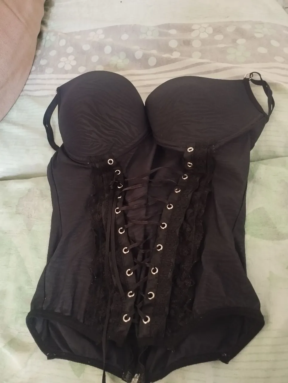 Body Corset Preto com Detalhes em Renda