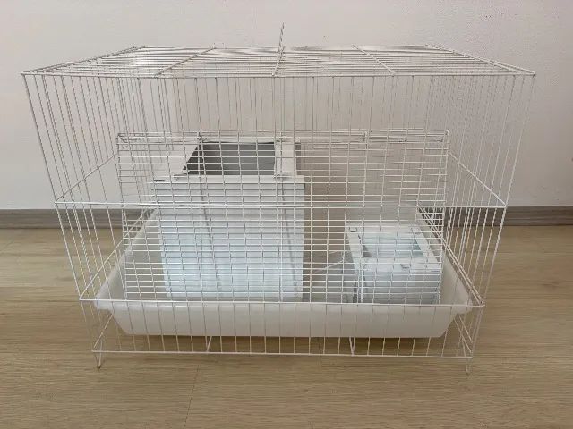 Gaiola Coelheira Grande Branca Seminova com grade, toca e comedouro - Foto 2