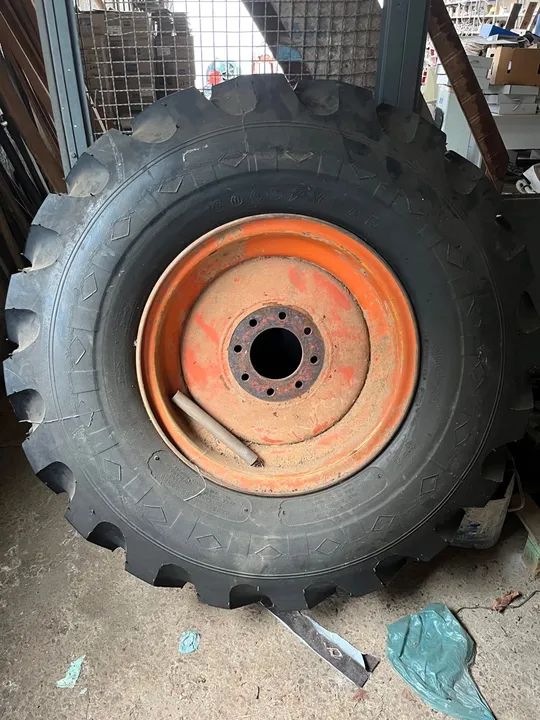 Pneu para Trator 14.00-24 e roda traseira  - Foto 4
