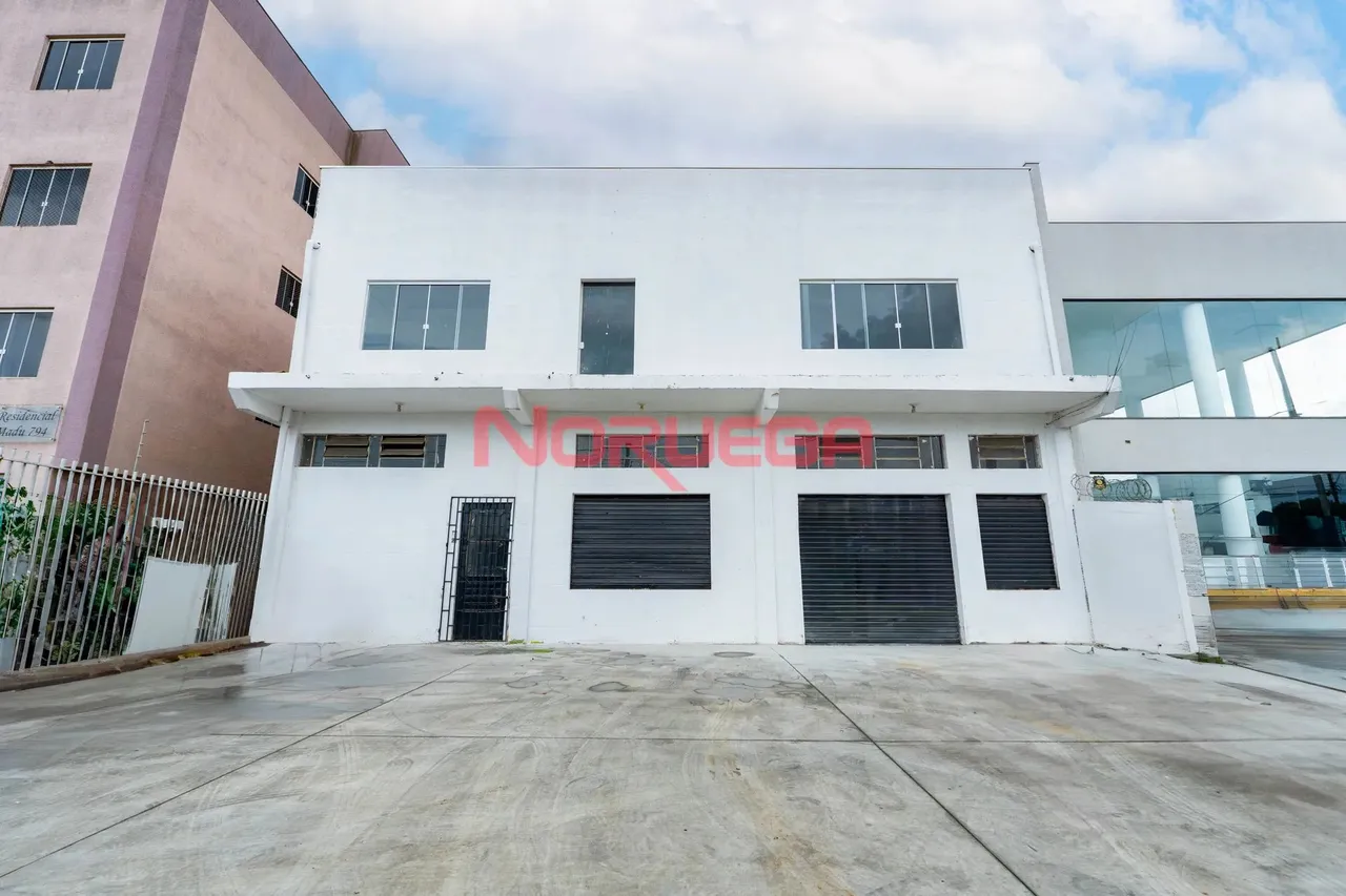 Barracão Comercial para Locação em Guaraituba, Colombo-PR: 3 Banheiros, 4 Vagas de Garagem