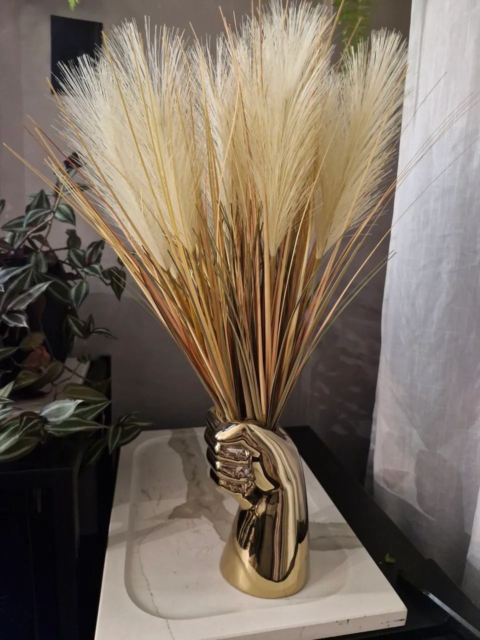 Vaso Mão de Escultura em Dourado  - Foto 4