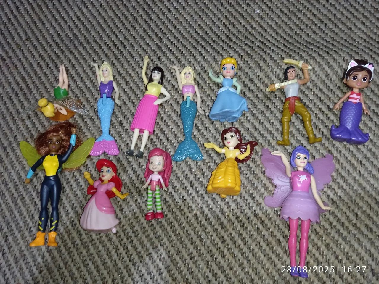 Bonecas pequenas diversas. Kit com 12 exemplares. - Foto 5