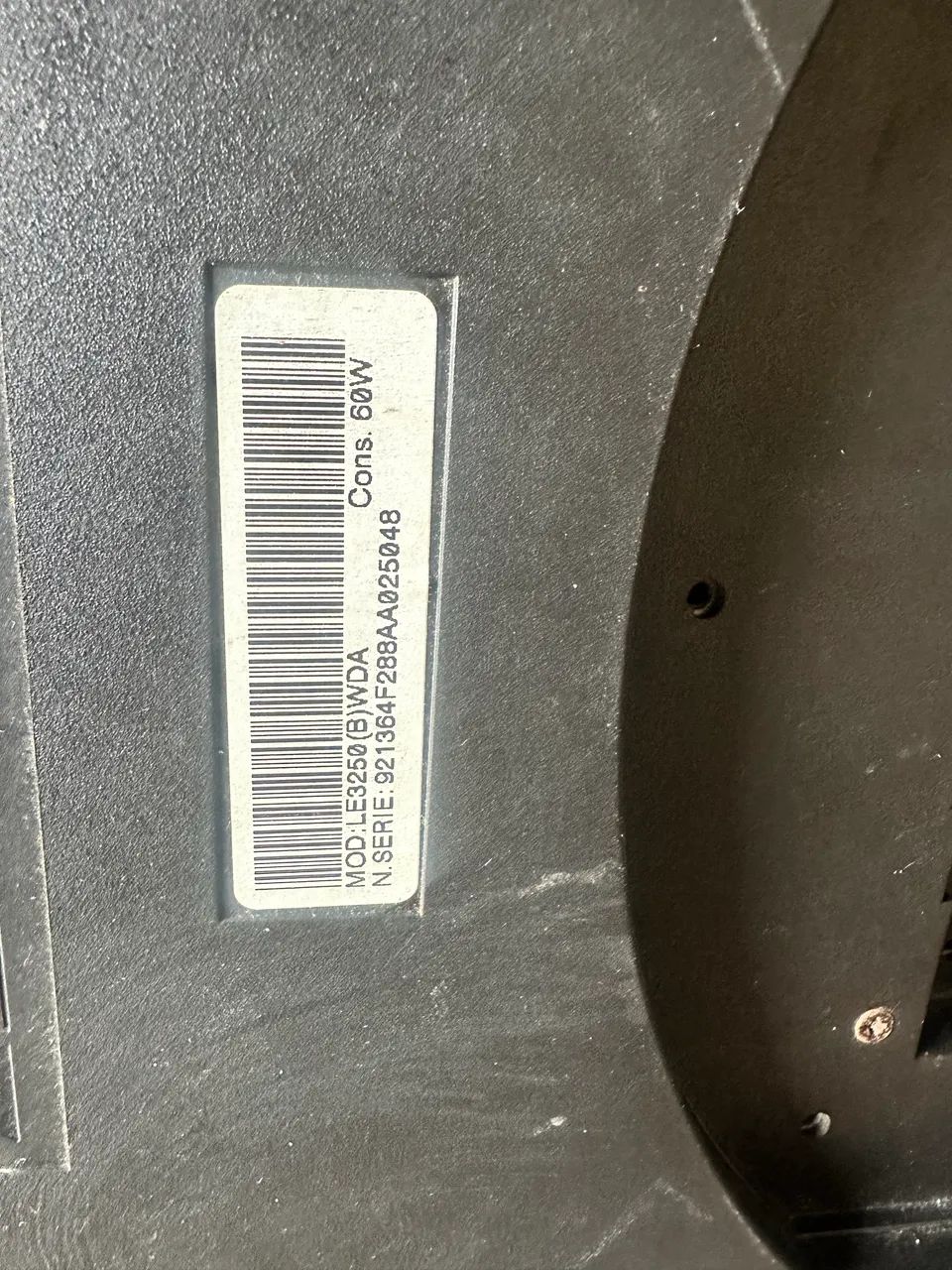 Tv STI mod LE3250(B)WDA quebrada não tenho controle nem base para peças  - Foto 6
