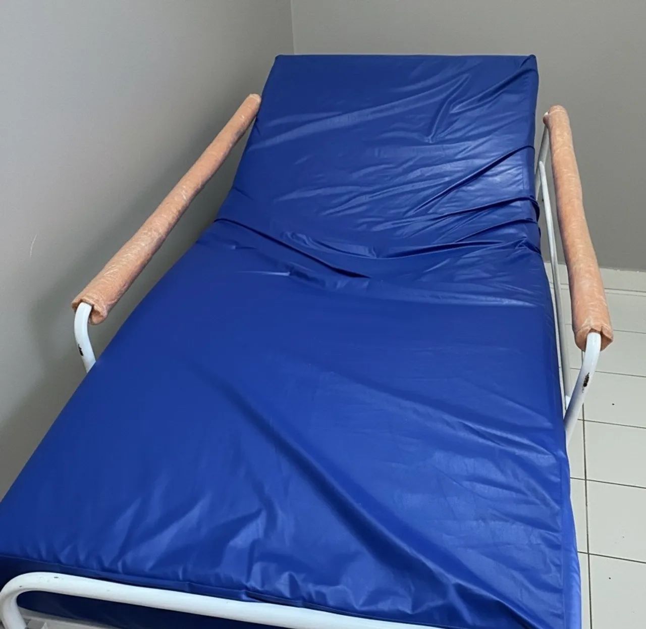 CAMA HOSPITALAR COM COLCHÃO  - Foto 4