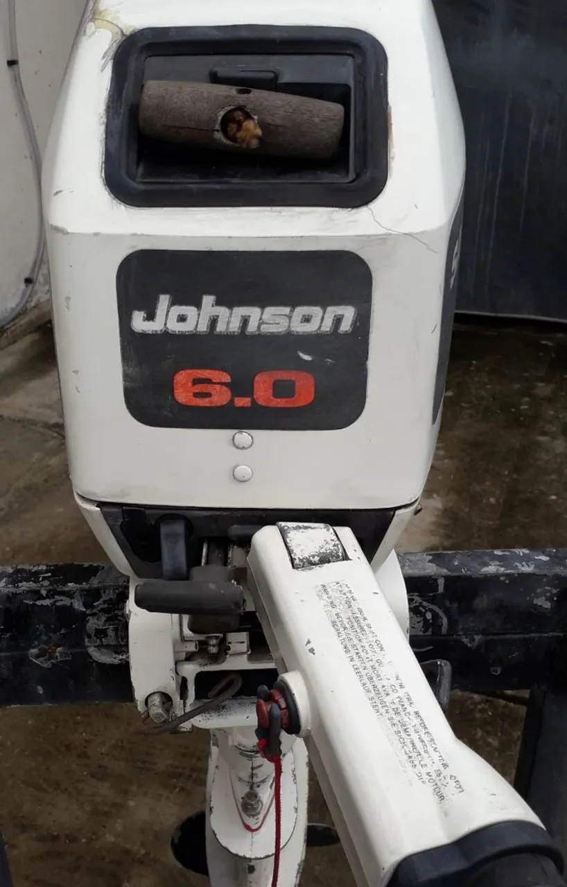 Motor de Popa Johnson 6.0 HP - Ótimo estado!