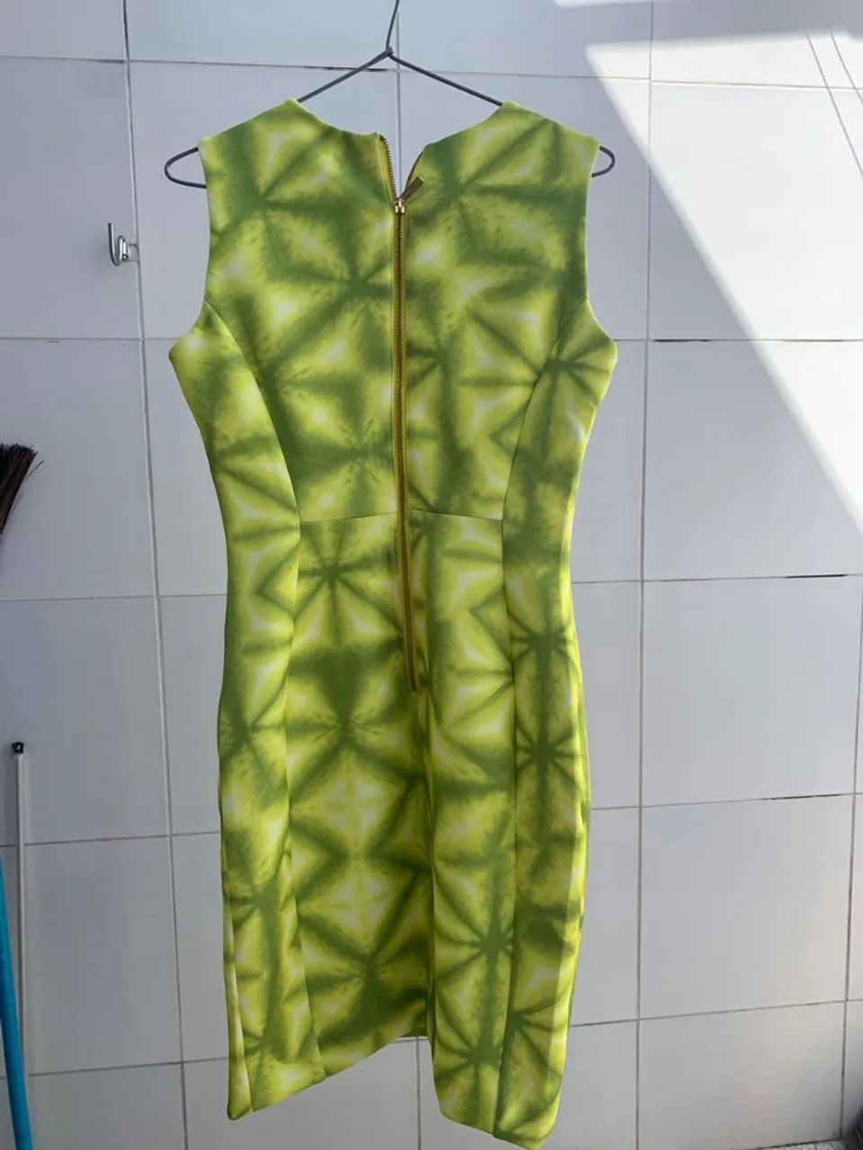 Vestido Calvin Klein Verde com Estampa Geométrica - Foto 2