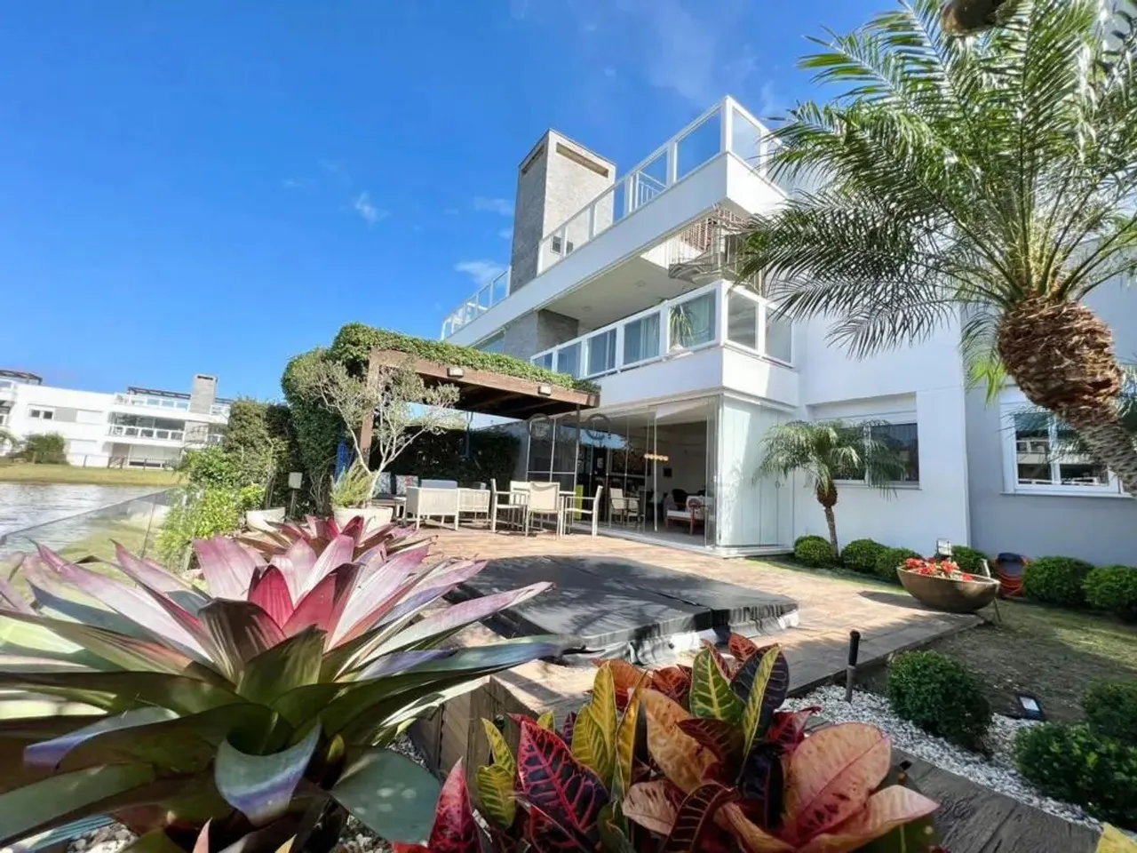 Apartamento térreo mobiliado com 3 dormitórios à venda - Condomínio Rossi Atlântida - Xang