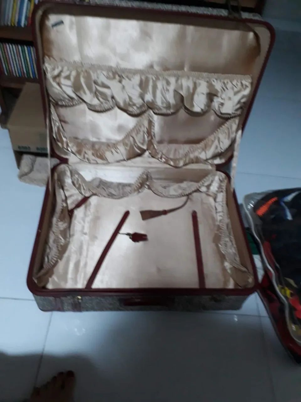 Antiques: stove, iron, porcelain and leather travel bags.64292885816449122